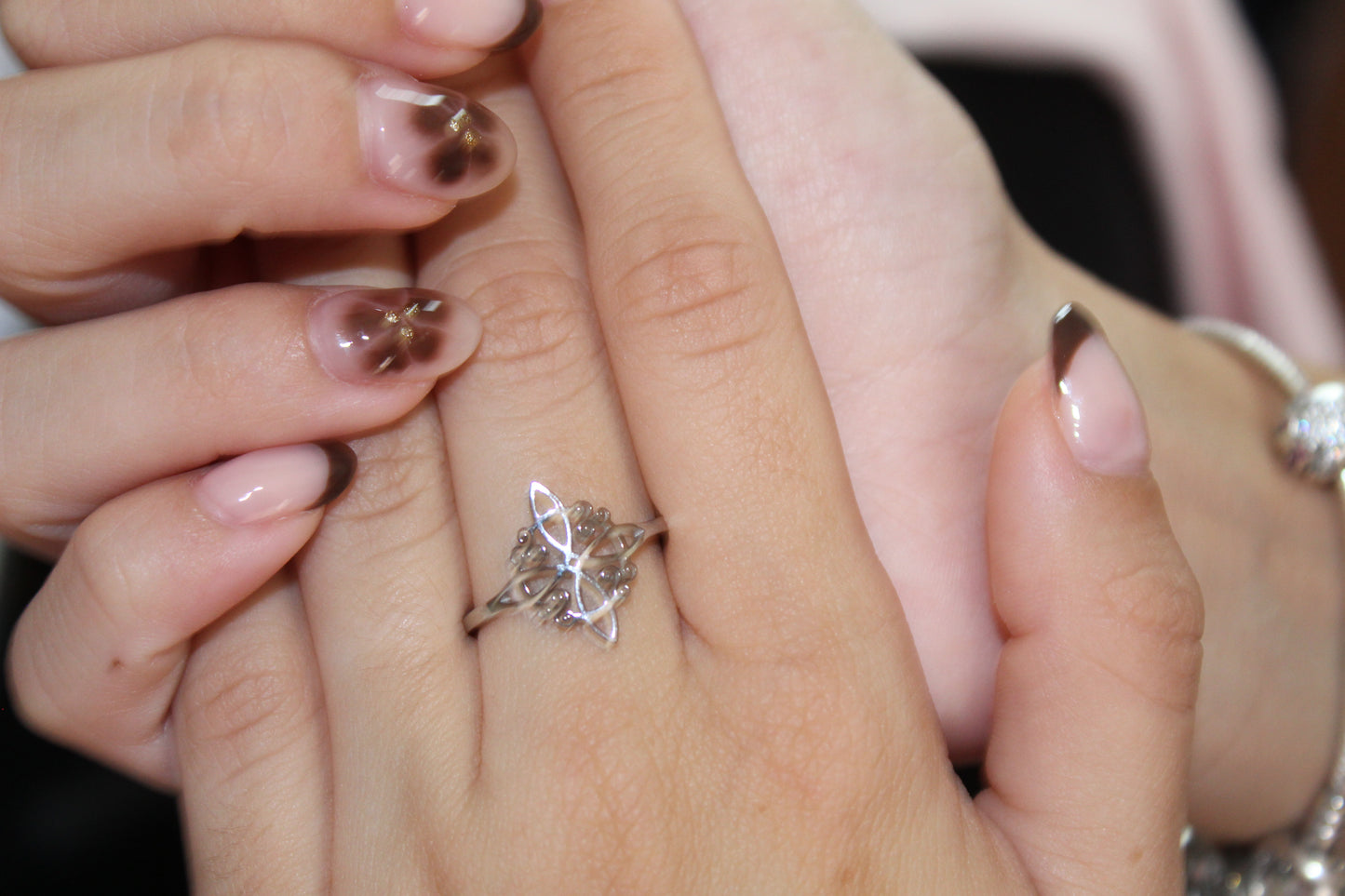 Anillo nudo de bruja Plateado