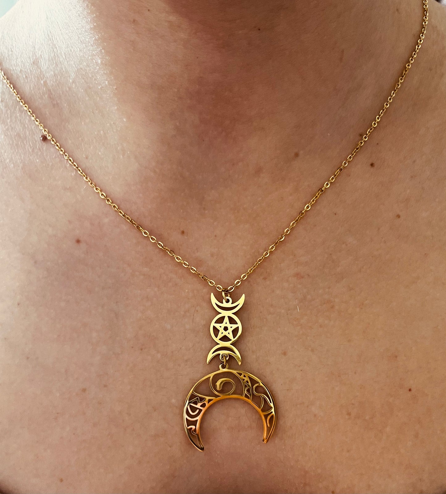Collar Luna Wicca en Acero Dorado