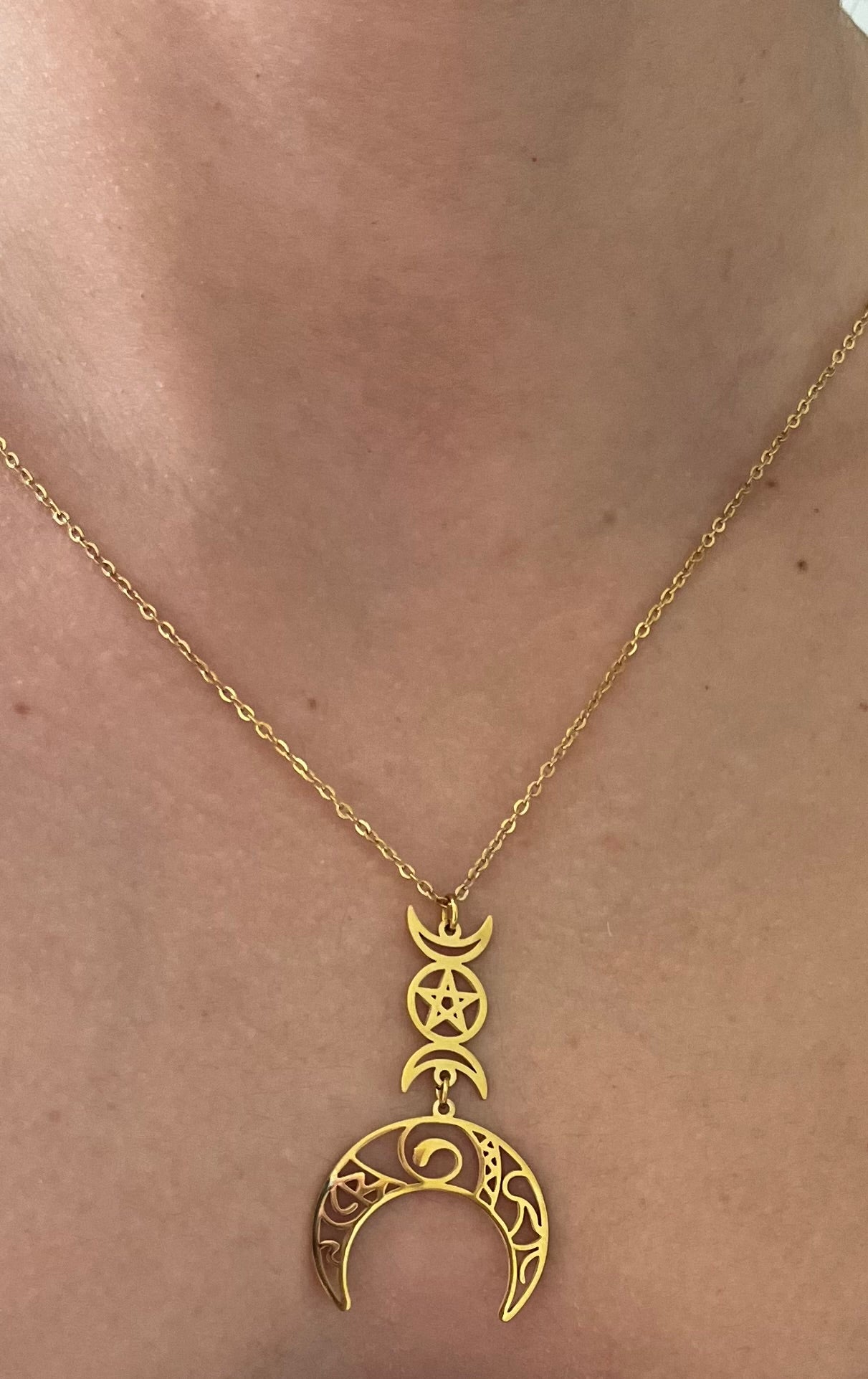 Collar Luna Wicca en Acero Dorado